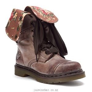 Dr. Martins triumph 1914 lace up floral boots